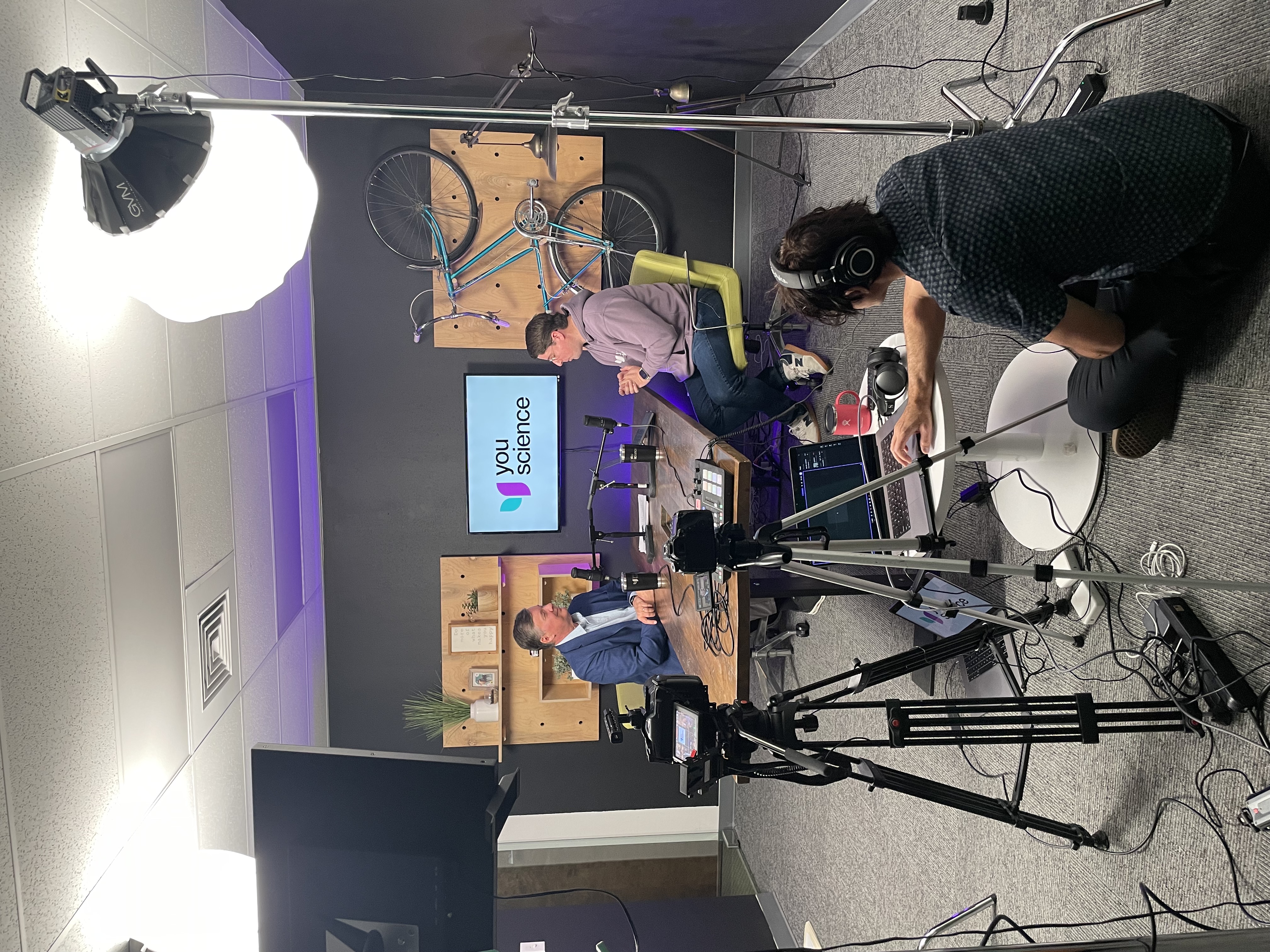 Behind the scenes photo 4